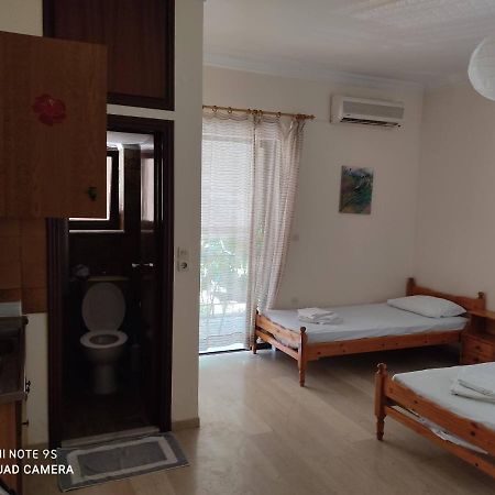 Rousetis Apartments 아이기오 외부 사진