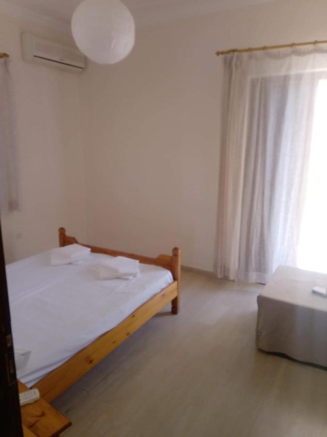 Rousetis Apartments 아이기오 외부 사진
