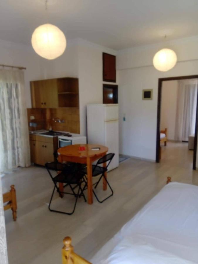 Rousetis Apartments 아이기오 외부 사진